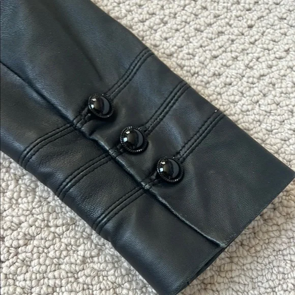 Elegant Black Women's Leather Jacket - Picture 9 of 10